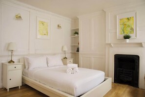 3 bedrooms, desk, iron/ironing board, travel crib