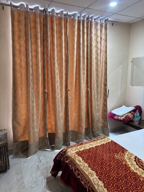 Deluxe Double Room, Balcony, City View - SHRI KRISHNA HOTEL (Kannod)