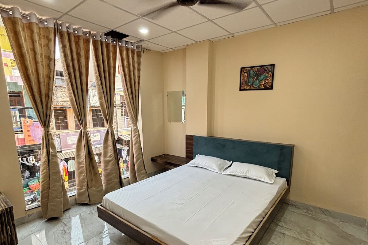 Quarto casal luxo, sacada, vista para a cidade | Fachada