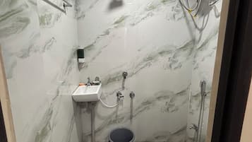 Deluxe Double Room, Balcony, City View | Bathroom | Free toiletries, towels, soap, shampoo