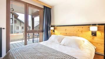 1 bedroom, internet, bed sheets