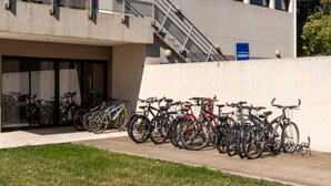 A building with a staircase and a row of bicycles parked outside. - Résidence Cap Camargue 3P6C (Le Grau-du-Roi)