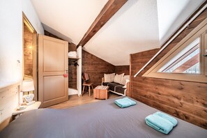 4 عدّة غرف نوم وواي فاي وملاءات أسرّة