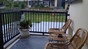 Villa – standard, terrasse, bassengutsikt | Balkong