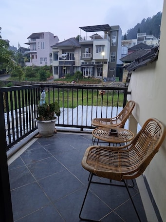 标准别墅, 露台, 泳池景观 | 阳台