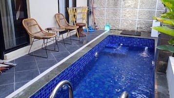 Kolam renang terbuka
