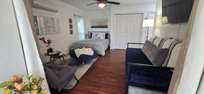 1 bedroom, iron/ironing board, WiFi, bed sheets - Chic 1-bedroom apartment in cool Tampa with AC (Tampa)
