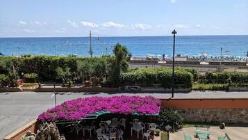 Classic Single Room, Balcony, Sea View | Pemandangan air