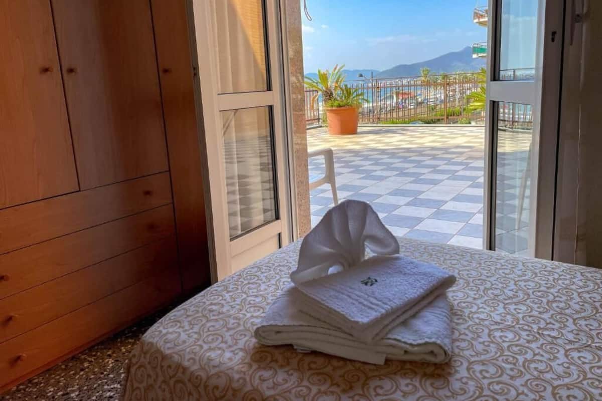 Classic Single Room, Balcony, Sea View