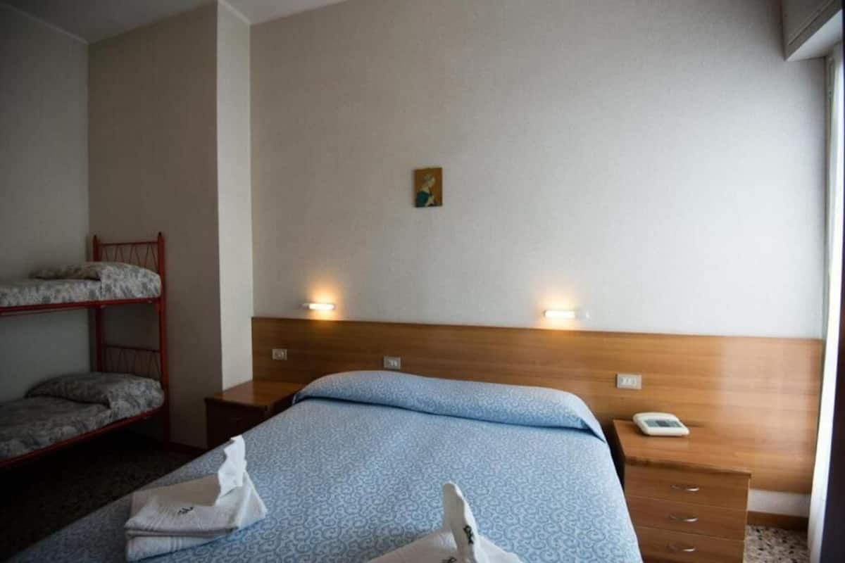 Classic Quadruple Room, Balcony, Sea View