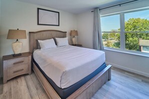 2 bedrooms, desk, free WiFi, bed sheets