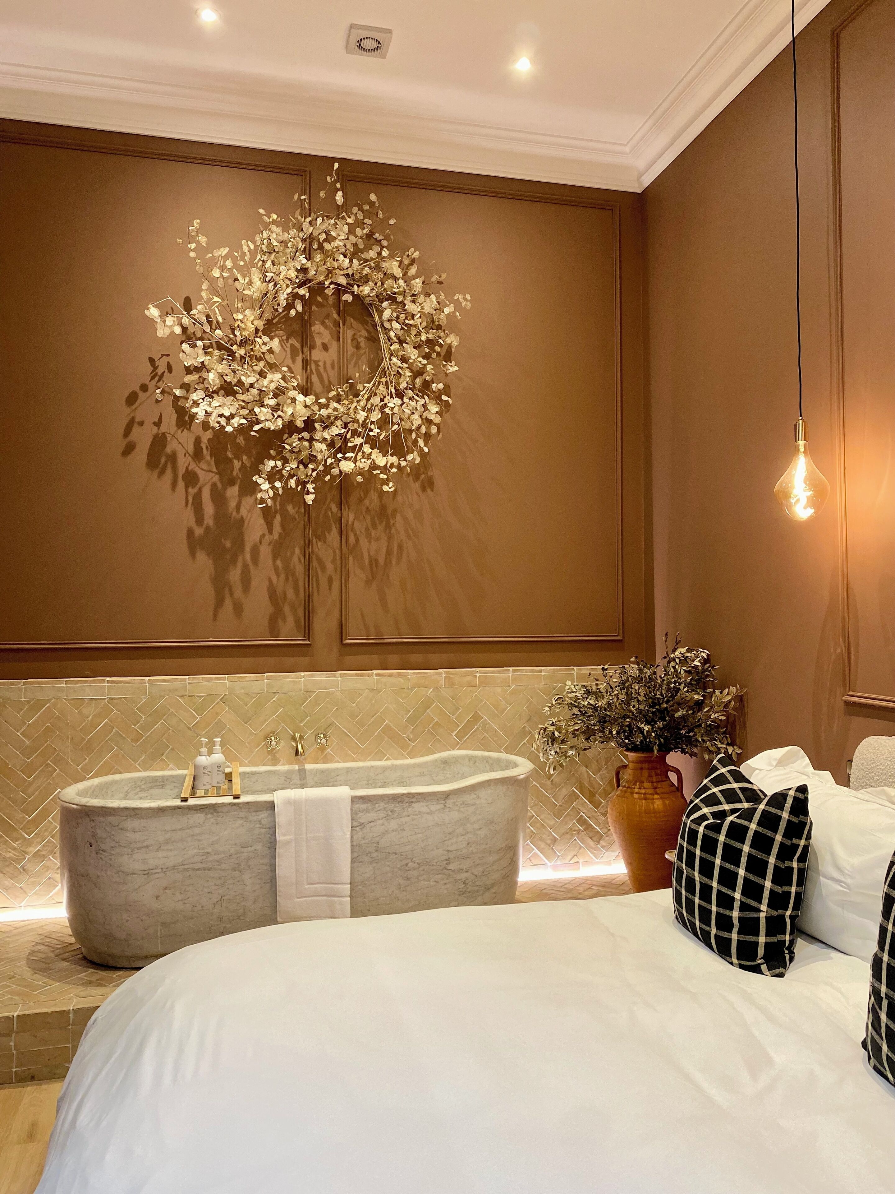 1 bedroom, iron/ironing board, internet, bed sheets