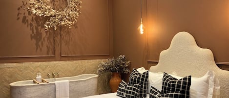 1 bedroom, iron/ironing board, internet, bed sheets