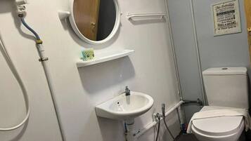 Suihku, pyyhkeet, saippua, sampoo