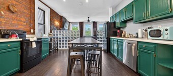 Entire Game Loft for 16, Walk to Nulu