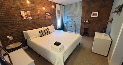 Butchertown Game Loft: Sleeps 16! Walk to Nulu.