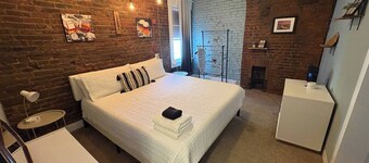 Butchertown Game Loft: Sleeps 16! Walk to Nulu.