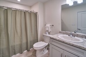 Hair dryer, towels - Ruby 311: 1BD | Great LOCATION + Shared Amenities! (Pigeon Forge)