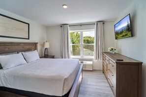 1 bedroom, desk, free WiFi, bed sheets