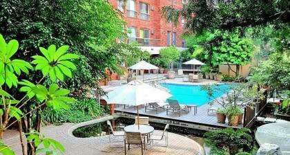 Westwood Oasis - 1BR + Loft Office w/ Pool & Gym