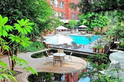 Westwood Oasis - 1BR + Loft Office w/ Pool & Gym