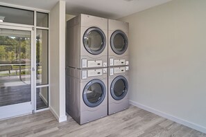 Interior - Ruby 315: 2BD | Great LOCATION + Shared Amenities! (Pigeon Forge)