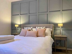 2 soverom, strykejern/-brett, internettilgang og sengetøy