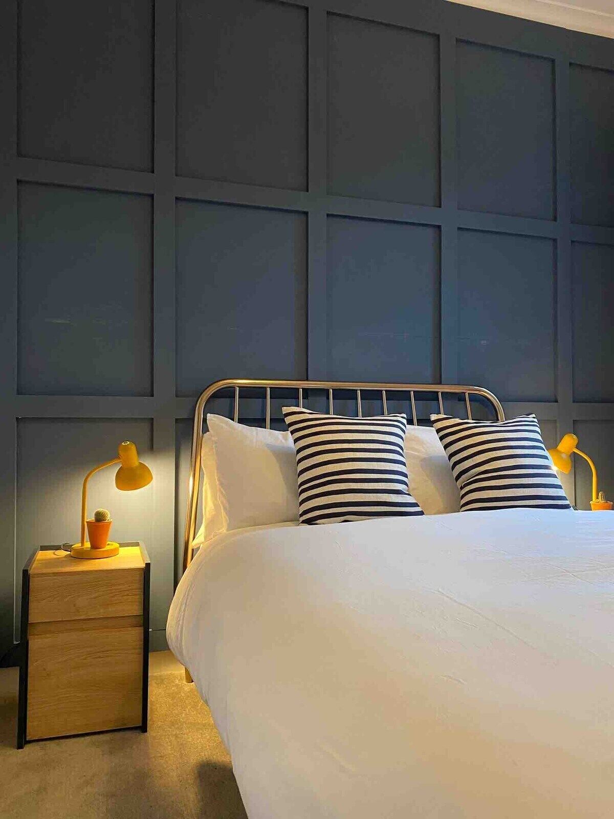 2 soverom, strykejern/-brett, internettilgang og sengetøy