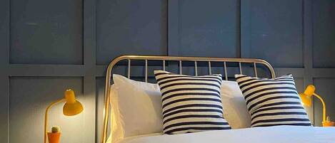 2 bedrooms, iron/ironing board, Internet, bed sheets