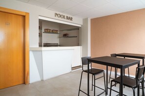 Bar vid poolen