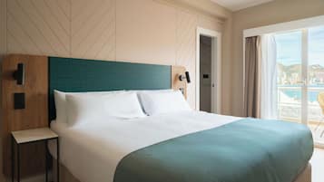 Comfort Queen Room with private terrace | Individually decorated, individually furnished, desk, laptop workspace