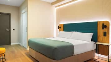 Comfort Queen Room wheelchair accessible | Individually decorated, individually furnished, desk, laptop workspace