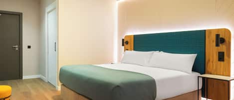 Comfort Queen Room wheelchair accessible | Individually decorated, individually furnished, desk, laptop workspace