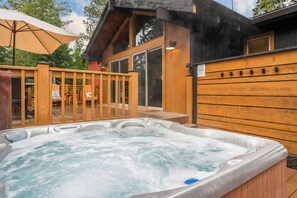 Terrace/patio - Pet-Friendly Chic Cabin | King Suite, Office, Hot Tub, Walk to Lake & Near Beach (Carnelian Bay)