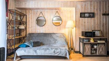 1 slaapkamer, een strijkplank/strijkijzer, wifi, beddengoed