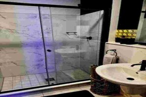 Håndklær, såpe og toalettpapir