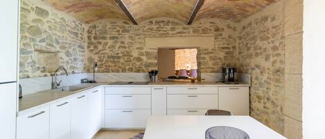 Réfrigérateur, micro-ondes, four, lave-vaisselle