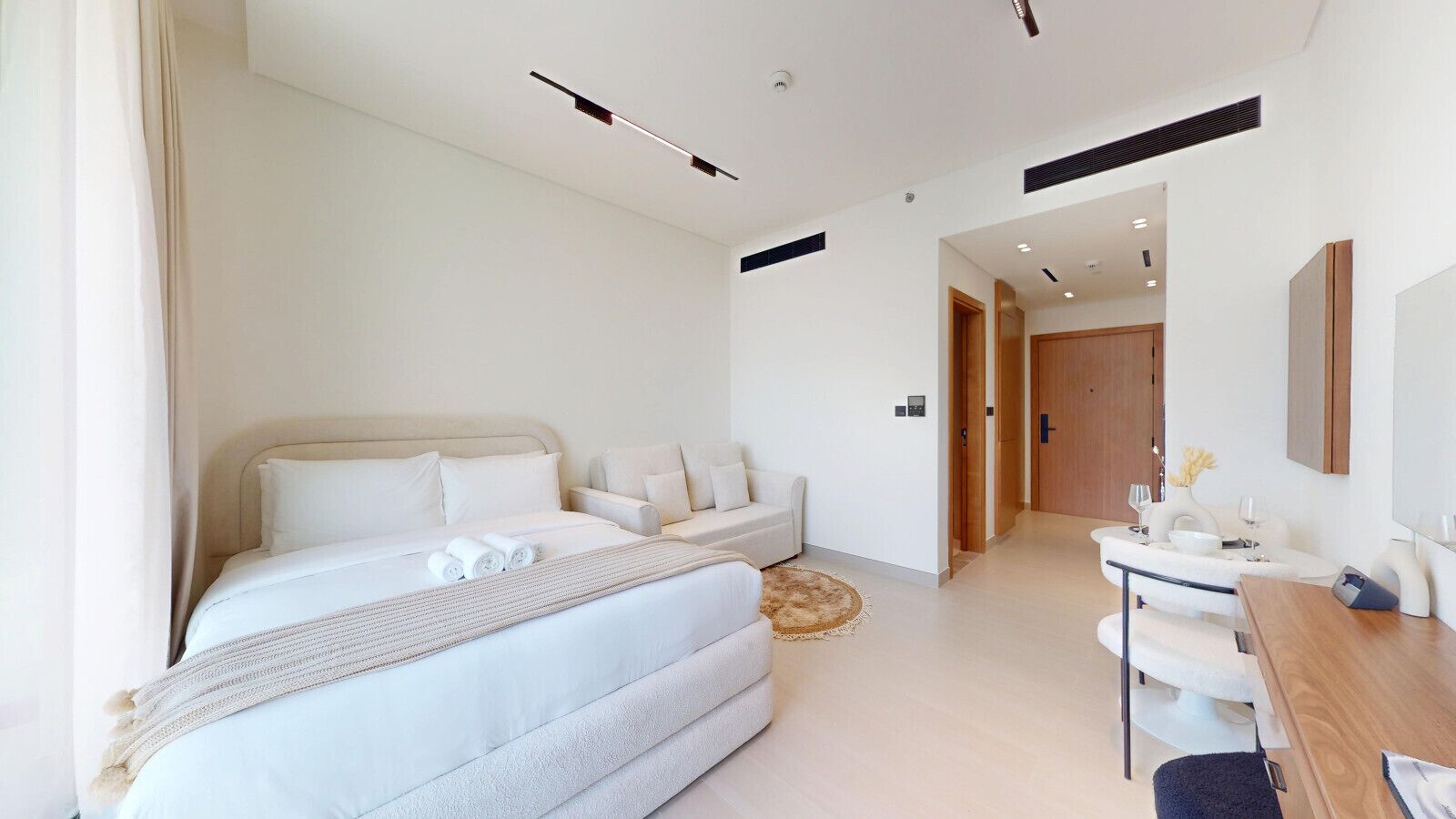 Iron/ironing board, WiFi, bed sheets