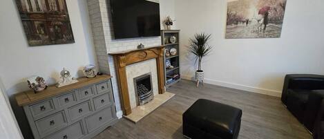 テレビ、暖炉