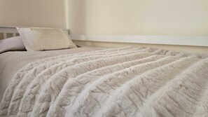 2 habitaciones, tabla de planchar con plancha, wifi y ropa de cama 