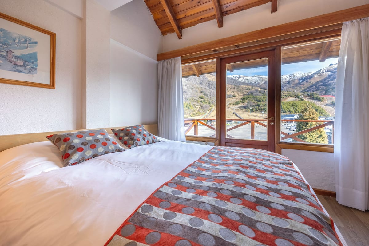 In-room safe, blackout curtains, free WiFi