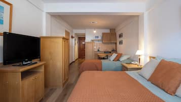 Tremannsrom – standard, balkong, fjellutsikt | Safe på rommet, blendingsgardiner og wi-fi (inkludert)