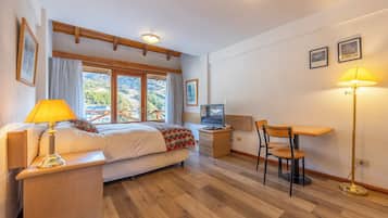 Superior Double Room, Balcony, Mountain View | In-room safe, blackout drapes, free WiFi