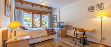 Superior Double Room, Balcony, Mountain View | In-room safe, blackout drapes, free WiFi