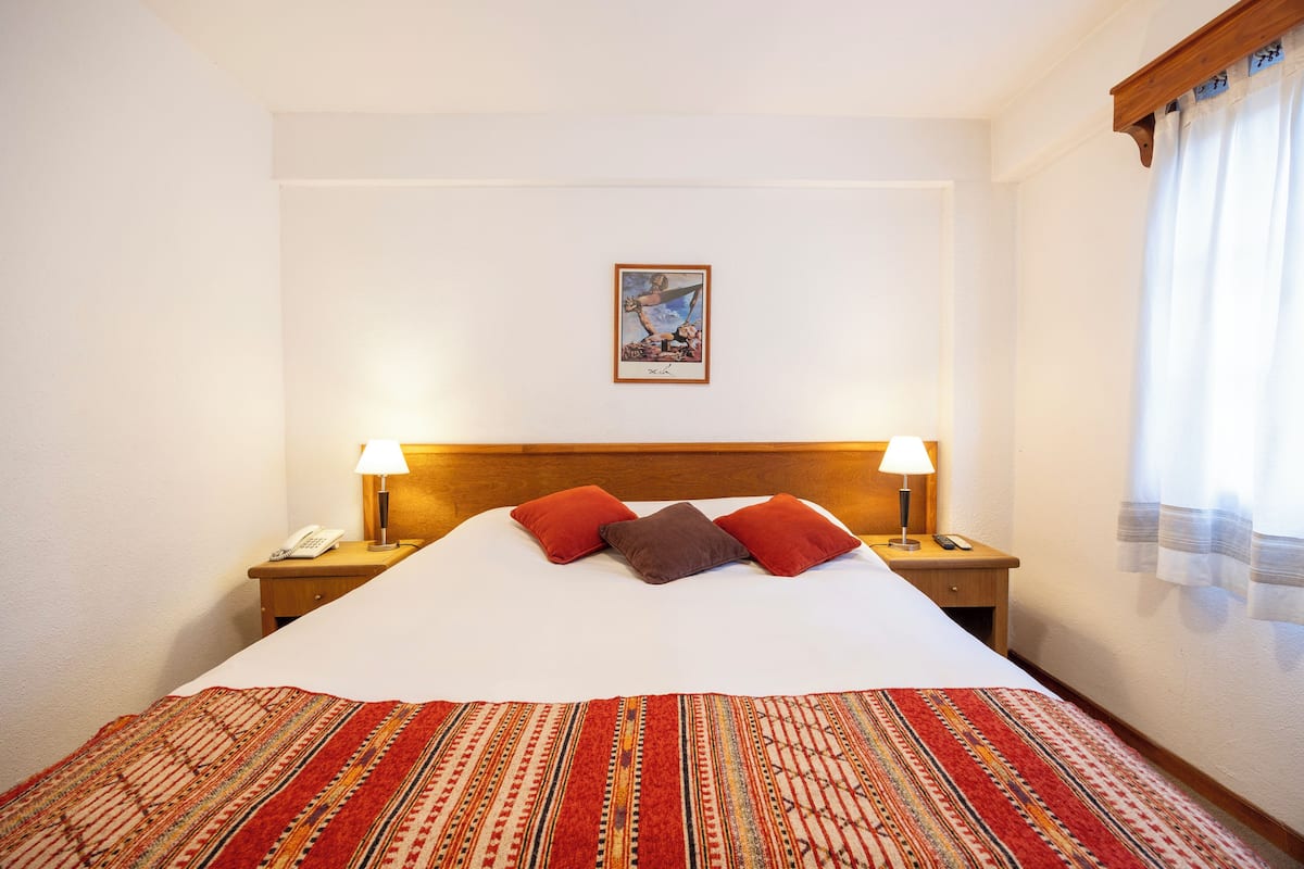 In-room safe, blackout curtains, free WiFi