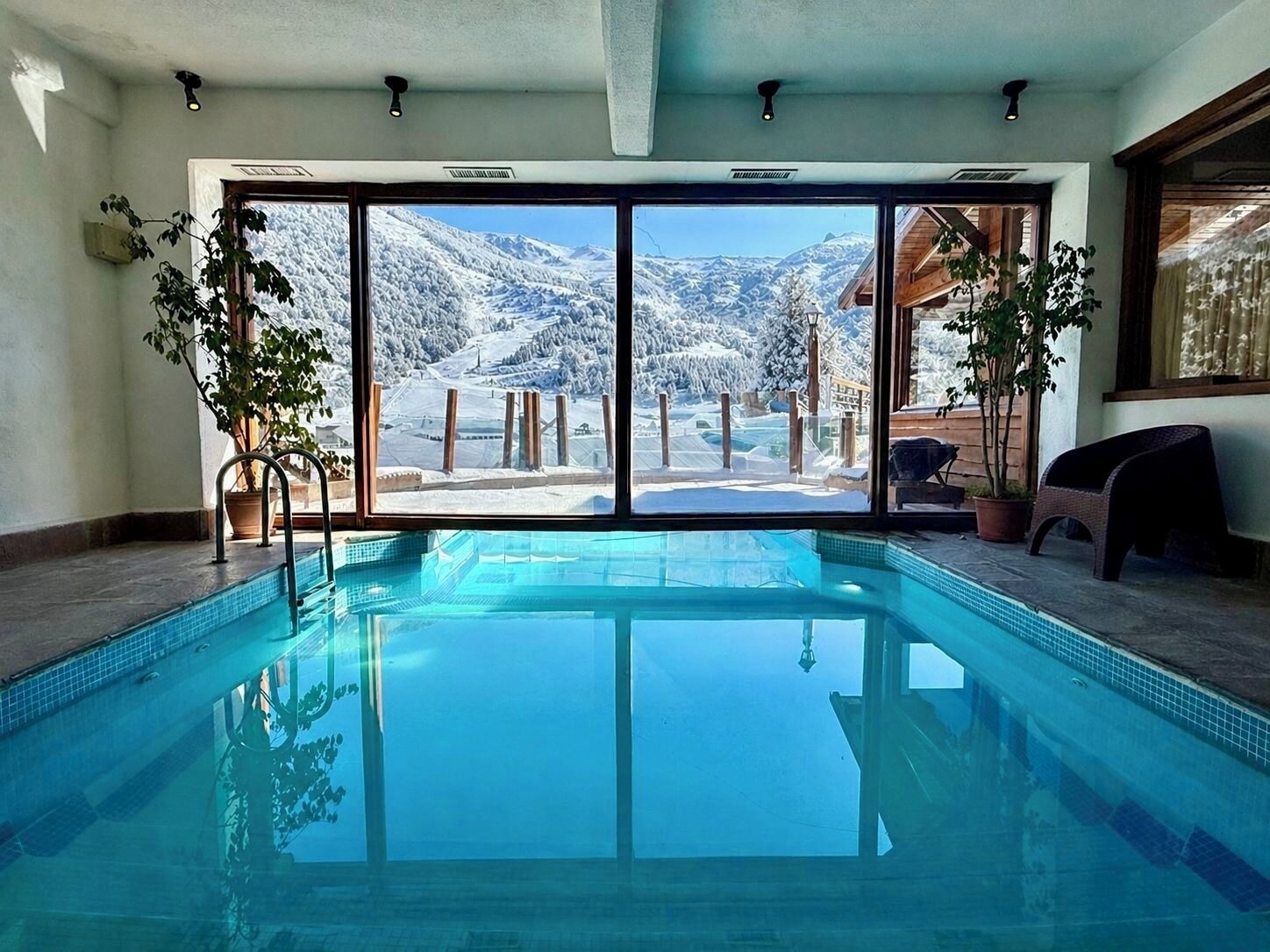 Una piscina techada