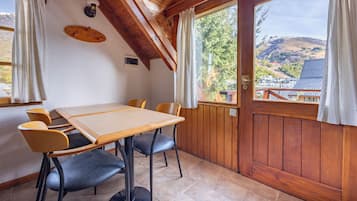 Apartamento standard, 2 quartos, vista para a montanha | Área de estar