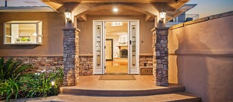 Foothill Oasis - Luxury Home in Santa Barbara with a Pool and Hot Tub