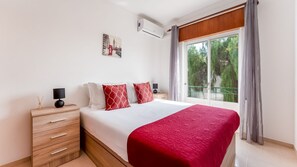 2 chambres, fer et planche à repasser, Wi-Fi gratuit, draps fournis