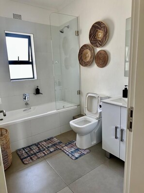 Towels, soap, shampoo, toilet paper - Khaya Apartments at Estates  (Victoria Falls)
